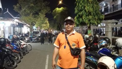 Erwin salah seorang petugas parkir saat Festival Ronthek 2026 Pacitan.