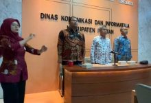 Sekda Pacitan, Dr. Ir. H. Maulana Heru Wiwoho Supadi Putro, Msi saat memimpin rakor persiapan MPLS Sekolah Rakyat.