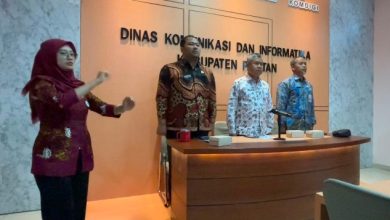 Sekda Pacitan, Dr. Ir. H. Maulana Heru Wiwoho Supadi Putro, Msi saat memimpin rakor persiapan MPLS Sekolah Rakyat.