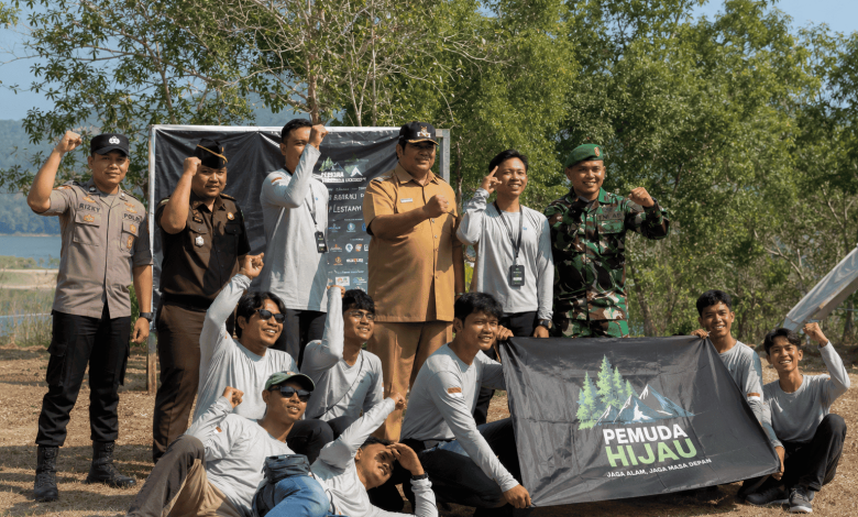 Wakil Bupati Pacitan, Gagarin saat memberangkatkan ekpedisi Luweng Ombo dalam rangka HUT Kemerdekaan ke-81 RI.