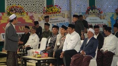 Wakil Bupati Pacitan, Gagarin, saat menghadiri pengajian Gus Igdam di Desa Sooka, Kecamatan Punung.