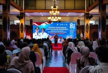 Sekda Pacitan, Dr. Ir. H. Maulana Heru Wiwoho Supadi Putro, M.Si, saat resepi kenegaraan HUT Kemerdekaan ke-81 RI di Pendopo Pemkab Pacitan.