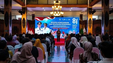 Sekda Pacitan, Dr. Ir. H. Maulana Heru Wiwoho Supadi Putro, M.Si, saat resepi kenegaraan HUT Kemerdekaan ke-81 RI di Pendopo Pemkab Pacitan.