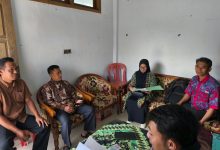 Bakal calon Kades Ketro yang mendaftar pertama