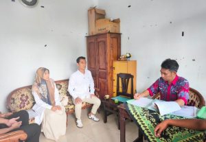 Bakal calon Kades Ketro, yang mendaftar kedua.