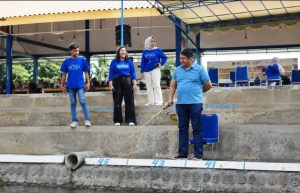 Wabup Pacitan, Gagarin saat ikuti perlombaan mancing pada HUT ke-3 Museum dan Galeri SBY-ANY. 