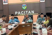 Sekda Pacitan, Dr. Ir. H. Maulana Heru Wiwoho Supadio Putro, M. Si saat bersama Kabag Kesra H. Ali Bast pada persiapan MTQ 2026
