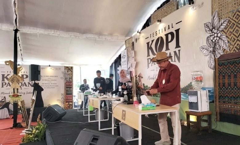Staf Ahli Bupati Pacitan Bidang Pembangunan, Ekonomi dan Keuangan, Prayitno.