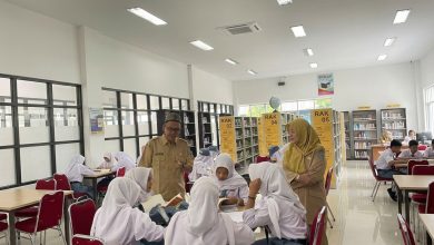 Kepala Dinas Perpustakaan dan Kearsipan Daerah Pacitan, Amad Topan