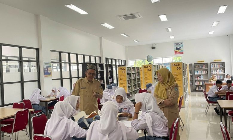 Kepala Dinas Perpustakaan dan Kearsipan Daerah Pacitan, Amad Topan