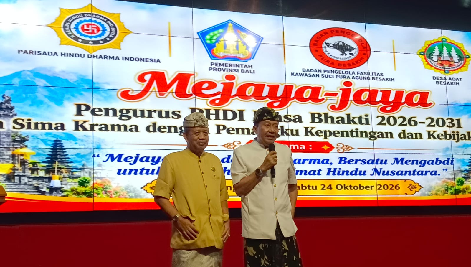 WBT dan Putu Dunia Bersatu di Besakih Momentum Akhiri Perbedaan Arah Pemikiran Tegaskan PHDI Satu