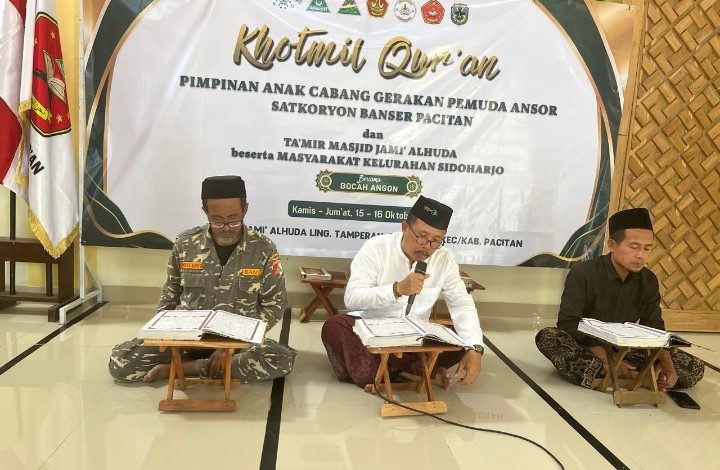 Staf Ahli Bupati Pacitan Bidang Pembangunan, Ekonomi dan Keuangan, Prayitno (baju koko putih).